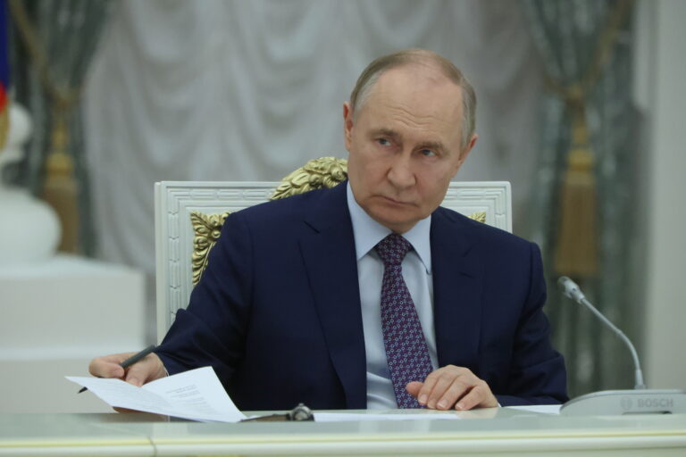 EU Foreign Policy Chief Accuses US of Shifting Stance on Ukraine Conflict