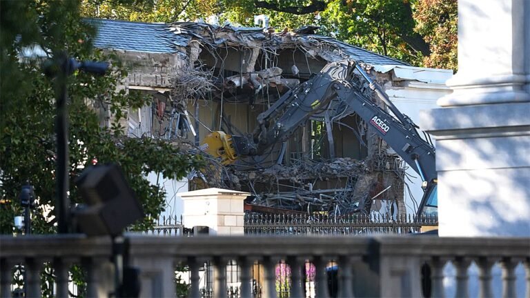 Trump’s White House Renovation Faces Scrutiny Amid Government Shutdown Tensions