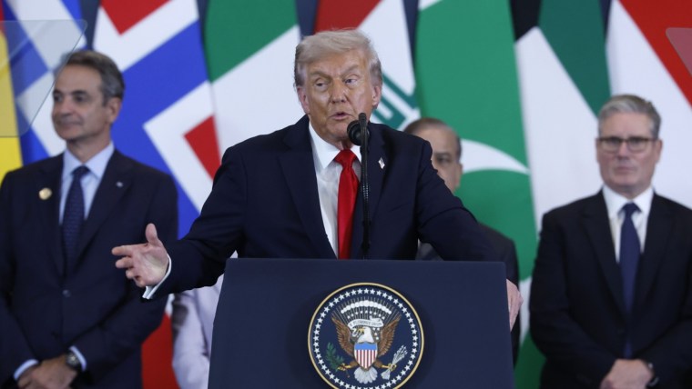 Trump Honored by Hostage Families as Peace Deal Marks War’s End