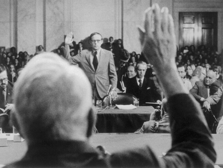 FBI Spying on Senate Republicans Sparks Outcry, Compares to Watergate Scandal