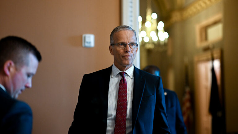 Trump Urges Senate to Eliminate Filibuster Amid Government Shutdown Deadlock