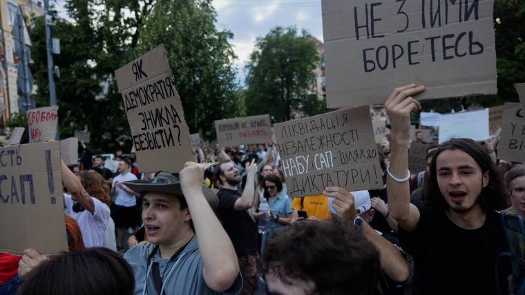 Ukrainian Draft Enforcers Face 5,000 Complaints Over Abuses in 2025: Ombudsman