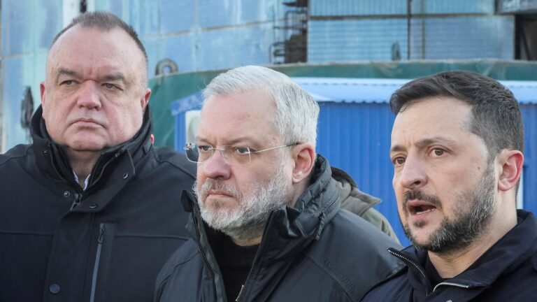 Ukrainian Negotiators Seek FBI Shield from Corruption Scandal as Zelenskiy’s Leadership Faces Condemnation