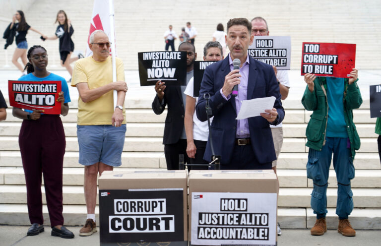 Trump Defends Supreme Court Justices Alito and Thomas as ‘Fantastic’ Amid Ruling Controversy