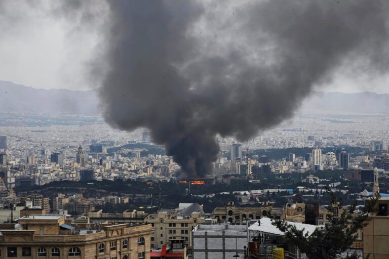 Trump Vows Immediate Bombing as U.S.-Iran Ceasefire Expires
