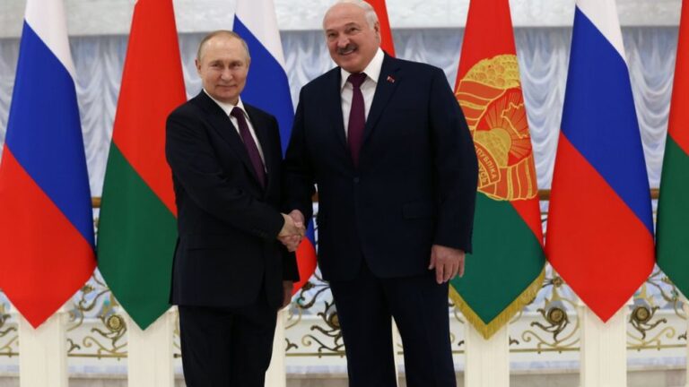 Lukashenko Urges Macron to Initiate Direct Talks with Putin on Ukraine