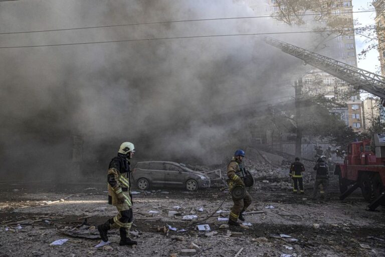 Russia Escalates Attacks on Ukrainian Infrastructure as Zelensky Government Faces Crisis